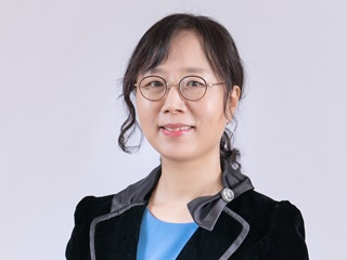 AI전략위원회 출범식, 석차옥 분과장에게 위촉장 수여한 이재명 대통령